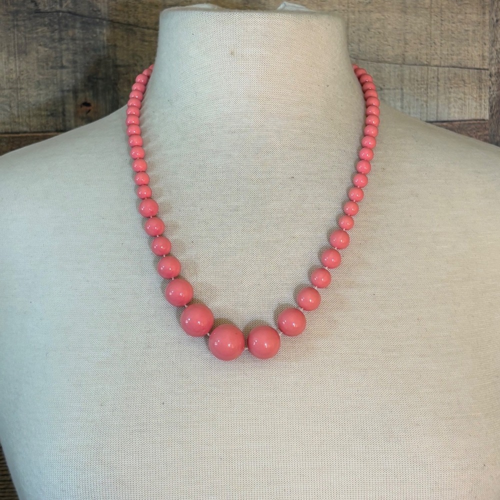Vintage Coral Pink Graduated Bead Necklace Retro Round Strand
